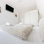 Residenz Rugenbargsweg 15 *